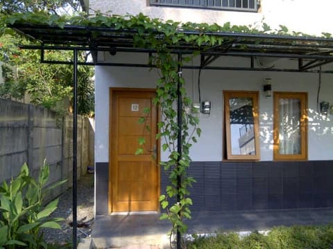 House, Pradah Indah. Image 1 of 6.